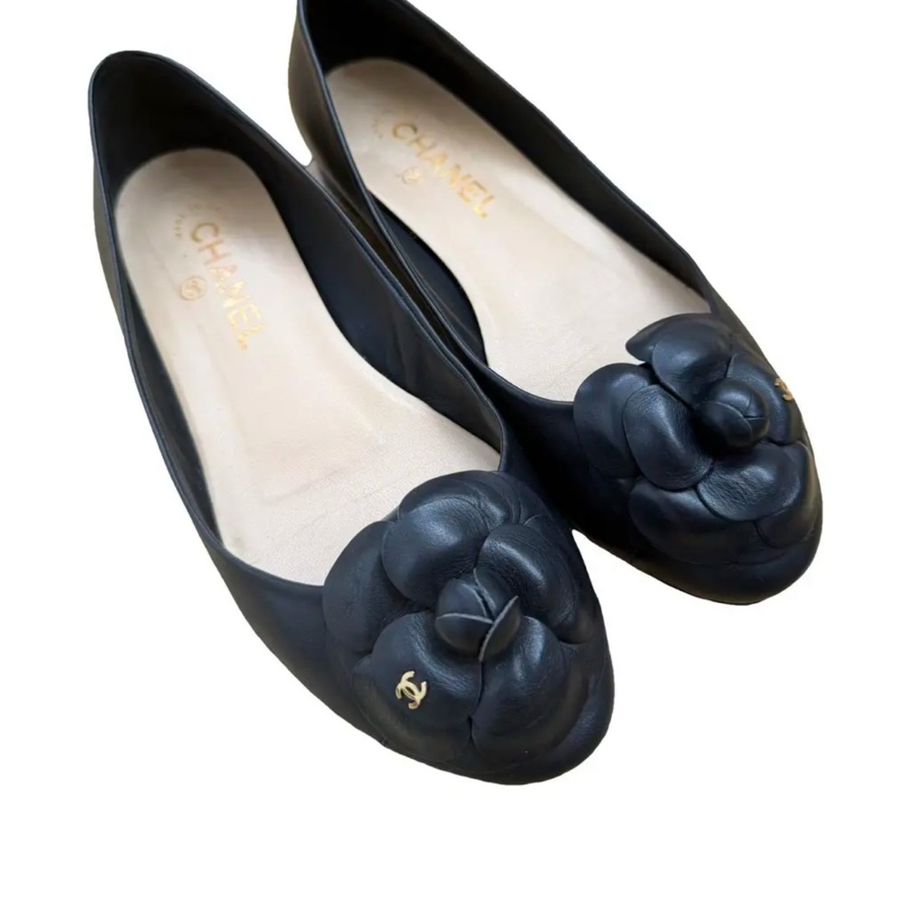 ISO NOT SELLING CHANEL Black Camellia flower leather ballet flats